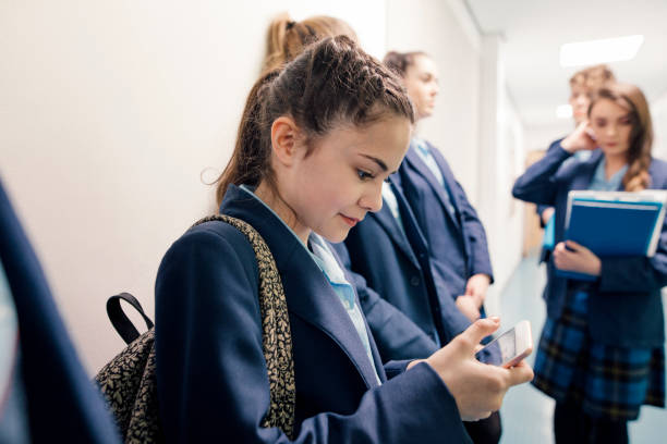 Why Students Should Not Be Allowed To Bring Mobile Phones To School 